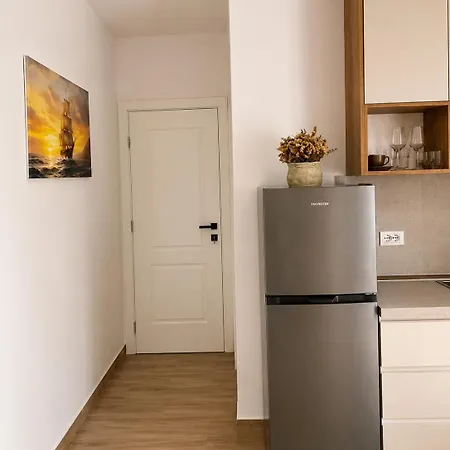 Louis Flat Vlorë