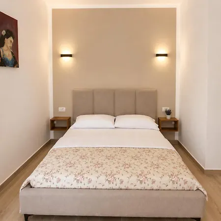 Louis Flat
